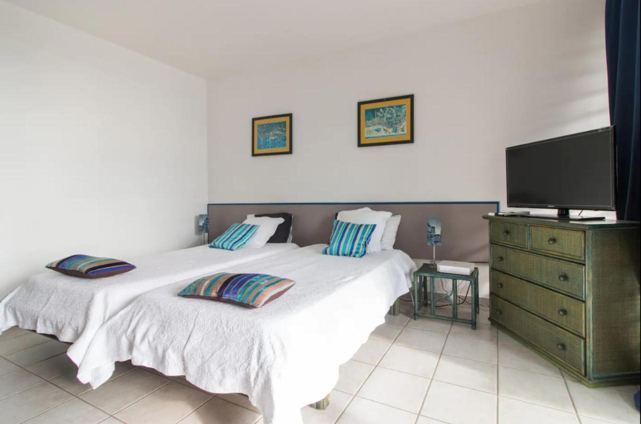 Un Pied-A-Terre Face A La Marina Apartment Le Marin Exterior photo